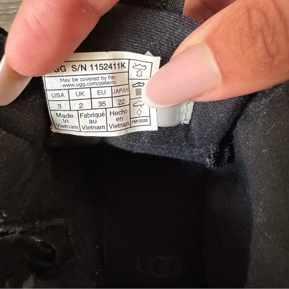 UGG
EMMETT DUCK BOOT size 3 - Picture 4 of 9